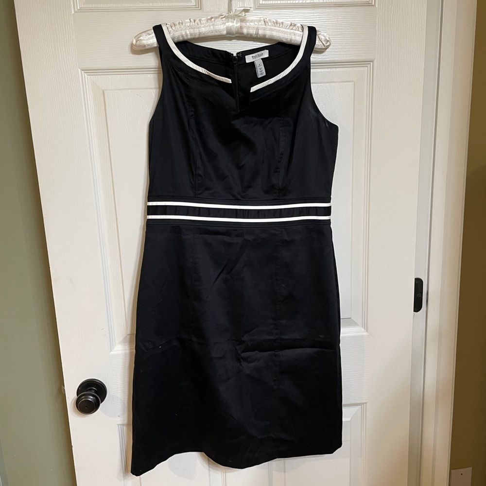 Black dress back zip size 8 NWOT